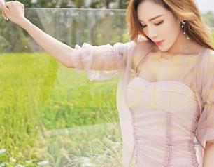 Feilin嗲囡囡 – yumi黄奕清的原图：每个剧情细节都让我这里痒痒的。