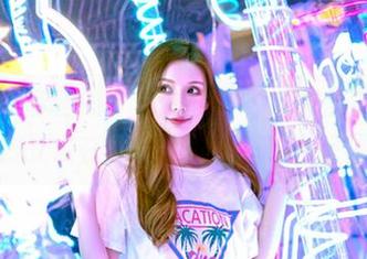Feilin嗲囡囡 – 想象一下，图库里的方子萱美腿女友在你生活中会是一种啥体验？