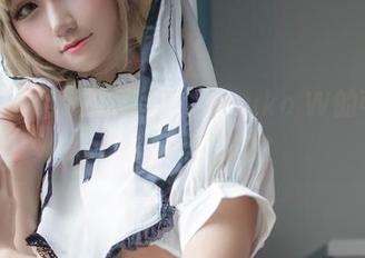 巫女写真叫人欲罢不能,Kuuko W的可爱屁屁是怎样做到的?