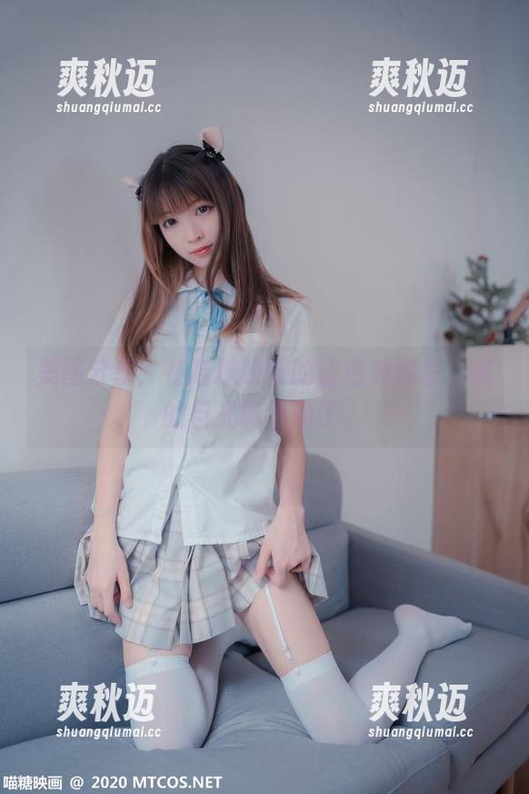 美图分享：在喵糖映画的蓝色私房里，我的目光转不动了。