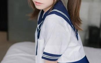 反常的美—喵糖映画分享白丝与双马尾的美图，脑子里只剩下香气