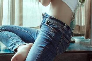 PDL潘多拉 – 用丝袜点缀的私房美图，Ellie艾栗栗把腿展现得无比灵动。