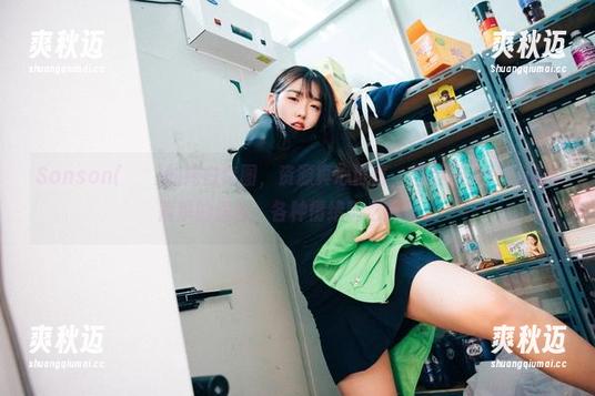 Sonson(손손)的纯白套图，资源真心讨喜，甚至让人开始窥探简单的适合，各种情绪随之而来。