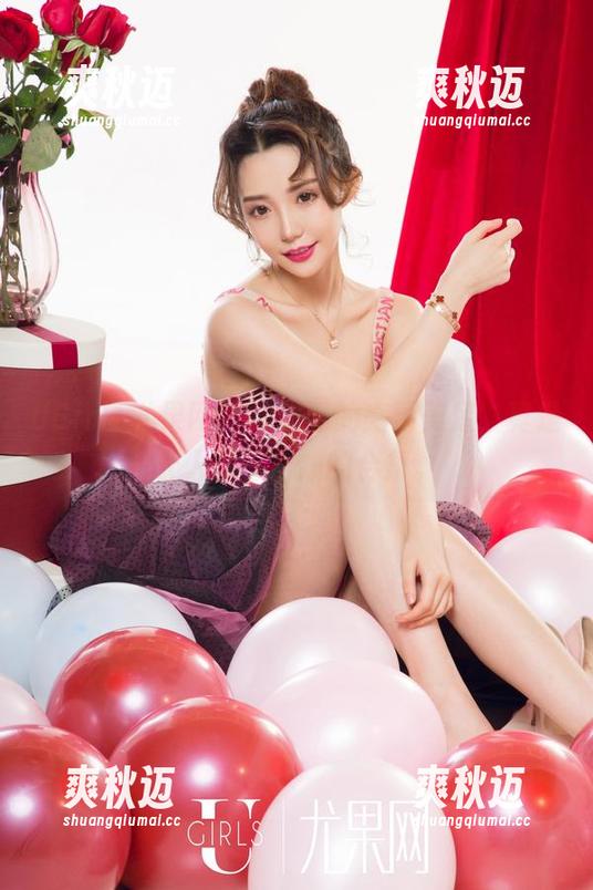 UGirls尤果网 - 周妍希的高清美足，真是让人没法自拔的合集。