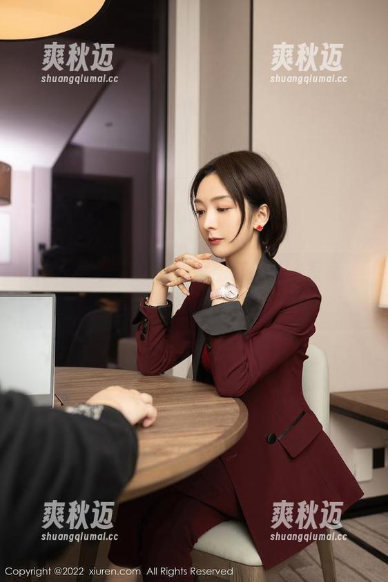 Xiuren秀人网 - 这李丽莎的泳衣写真，好吧，明明低调却好像透着任性。