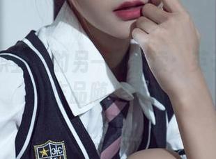 丽柜 – 职业装的另一种解读：英子的写真作品随心而动
