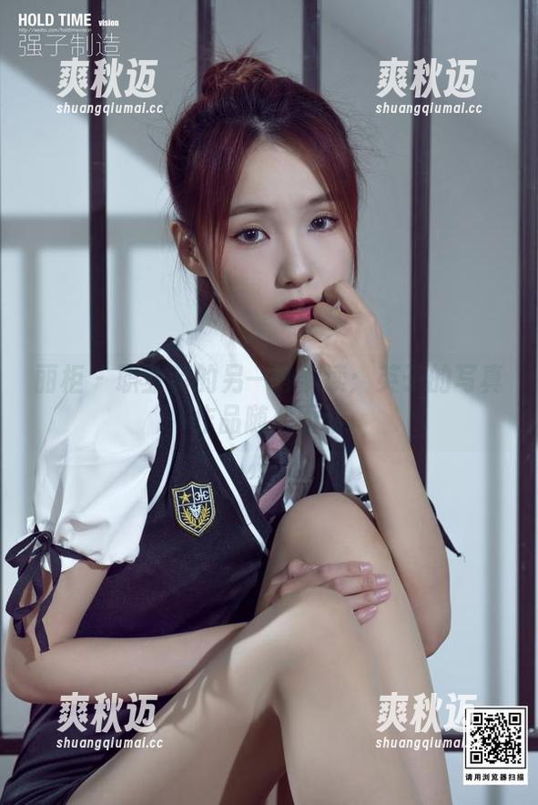 丽柜-英子 丽柜 - 职业装的另一种解读:英子的写真作品随心而动