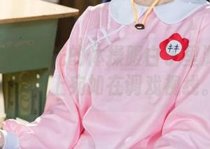 九柒喵在无圣光的体操服白子里游刃有余，图片上宛如在调戏视线。