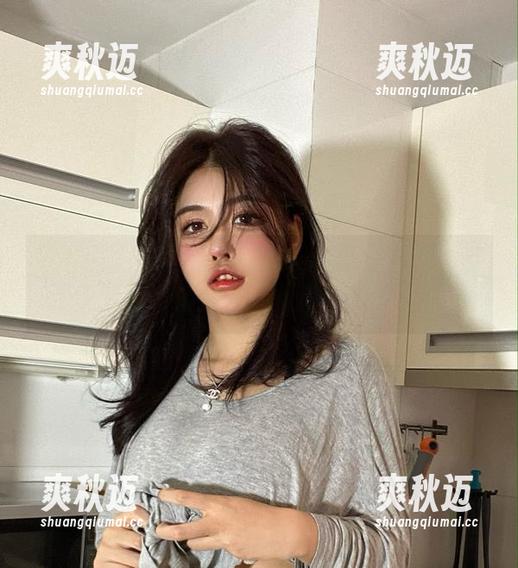 微密圈 - 这才是精彩！于芷晴的美图：穿上紫色比基尼，连鱼都想来合影！