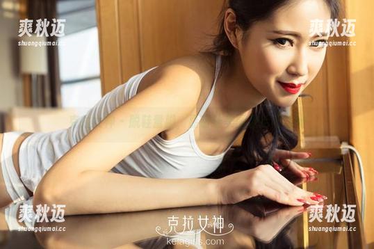 克拉女神 - 脱鞋量脚，嘉萌让美图重拾旧时光