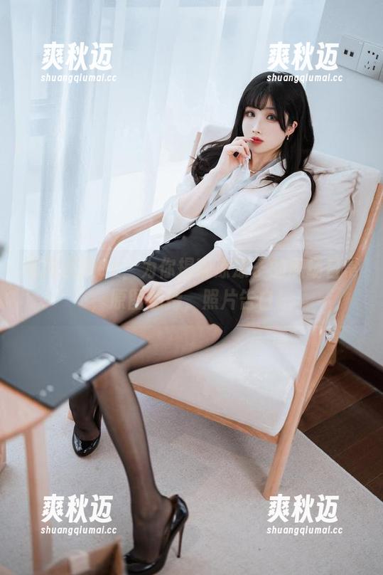 布洛妮娅OL，为你揭晓凉凉子的职场日常，原图加持，照片告白！