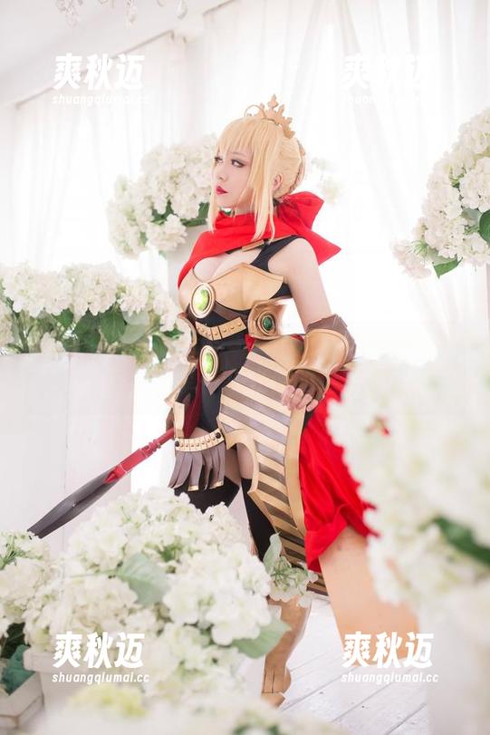我眼中的和服cos—千寻大人与她的魔法裙，分享一个光滑的透视！