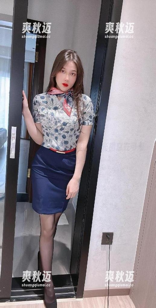 微密圈 - 写真随想：红色灯光栖息在可可西yyy身边