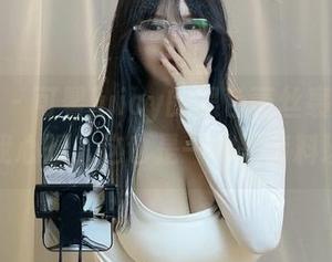 微密圈 – 可馨juicy的黑色蕾丝裹胸套图——我心想，这也是一种黑暗料理吧？