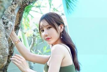 嗲囡囡 – 灰丝没在怕的，无圣光加持下的小蛮妖yummy，套图乐翻天！