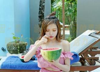 嗲囡囡 – 章芃芃说短裤是夏天的灵魂，美图也为私拍添了几分活力。