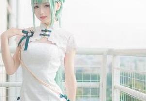 来了一波美图——大大卷卷小卷的双马尾，分享这一抹青春的灵动。