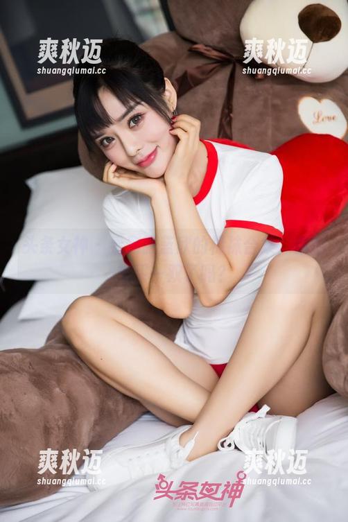 头条女神 - 看到张蓝欣的棉袜合集，你也想买一双了吗？