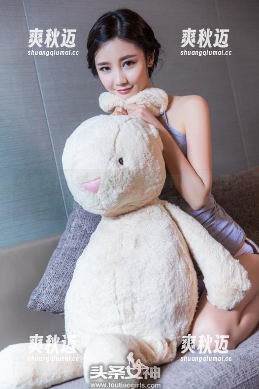 头条女神 - 申美嫣的网袜写真精选，整个人就像一杯冰咖啡，清爽至极！.