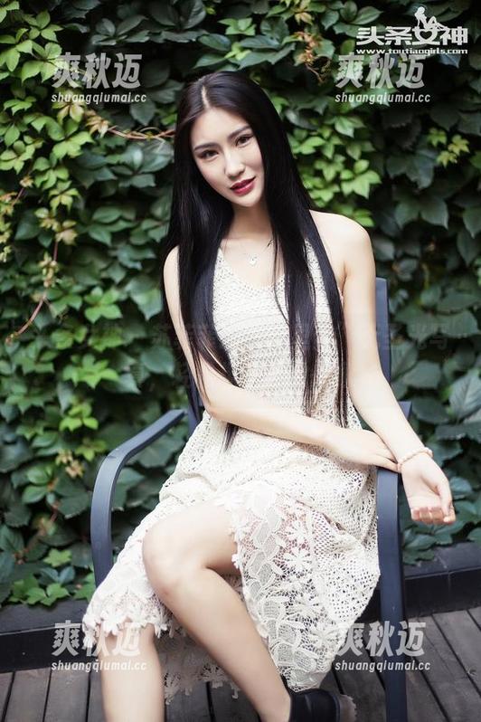 头条女神-苏菲菲 头条女神 - 苏菲菲的“裤里丝”无圣光写真,轻松撩动你的想象