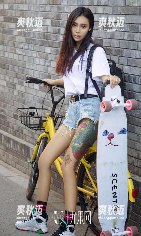 尤果网-宫艺 尤果网 - 听说宫艺的秘书系列抢手?想要它的免费图片?可能得做一百个俯卧撑!