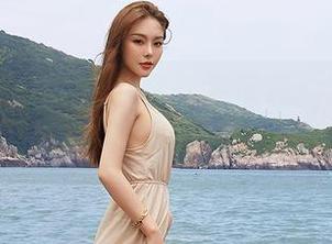 尤蜜荟 – 卓娅祺私房图集惊现偷心小女，她在偷偷看你吗？