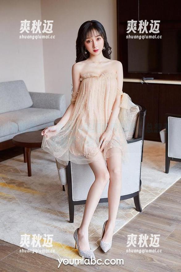 尤蜜荟 - 白亦Ada美腿免费图册：总想着路过要不要慢一点。