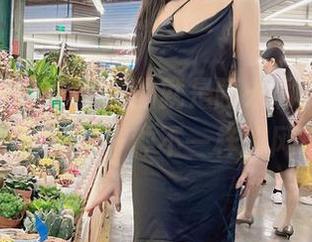 微密圈 – 这个季节的就是阿朱啊，最新旅拍图包给我一种不一样的风味。