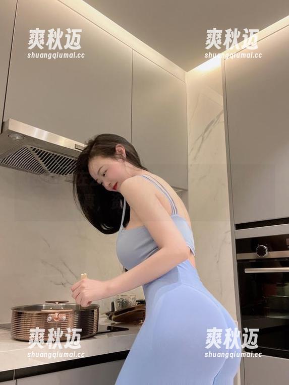 微密圈 - 左公子666又来了，这次竟然是内衣写真，资源利用得毫无节操。