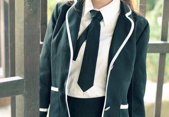 推女神 – 黑色的王明明，照片里还有没有其他色彩？原图里你发觉了吗？