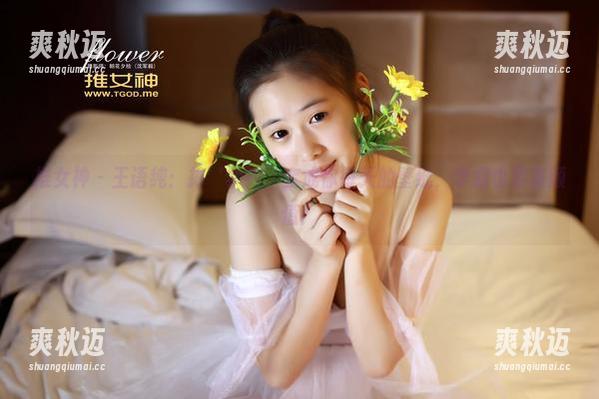 推女神-王语纯 推女神 - 王语纯:把‘学姐’变成你每天的壁纸,学霸也要靠颜值!