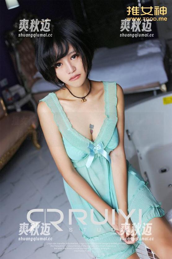 推女神 - 最新赵小米Kitty写真集：泳池角落的奇遇，下一秒就可能掉进水里！