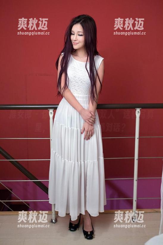 推女郎 - 你能想象“Lina双人”这套写真里，两个自己在悄悄对话？
