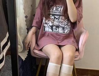 微密圈 – 免费下载提袜少女的粉色美图，颜值秒杀整个朋友圈！