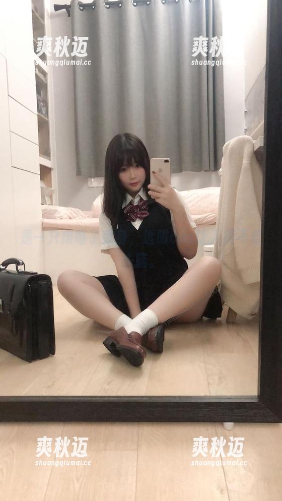 是一只废喵了变身，透明cos让人摸不着头脑。