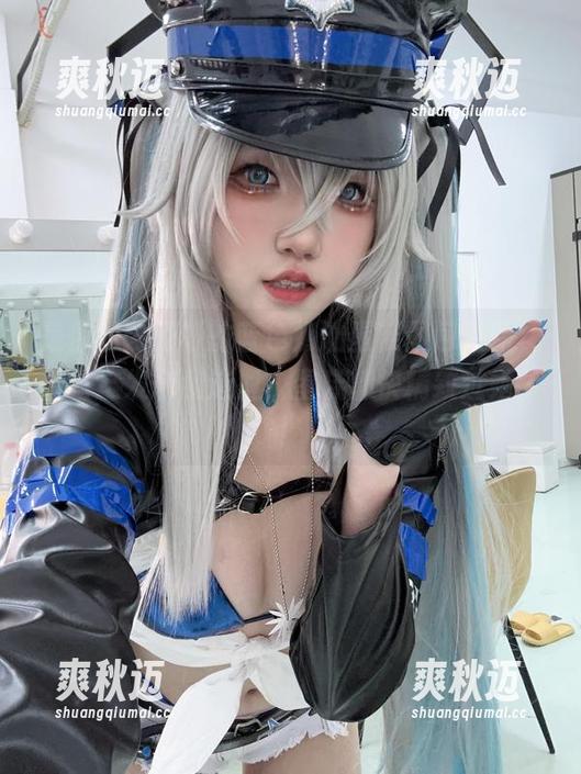 是你的阿薰呀的蓝色奶油蛋糕图包更新，看看这发色和造型，蛋糕都快精致过她了！