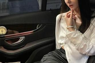 微密圈 – 谁说黑白不能有色彩？是小逗逗写真合集给你答案！