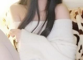 巫女自拍不算太常见，但晓美妈的精选让我多看了几眼。
