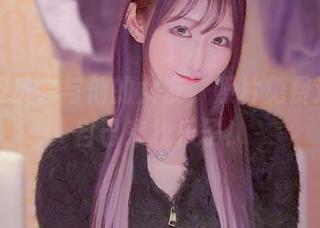 月城委员会与他的女友，照片免费送，你自己来找乐子！