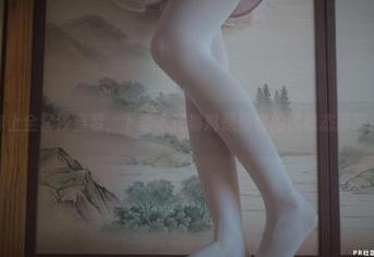穿上全套沙皇装，下载木花琳琳是勇者的优雅态度吧！