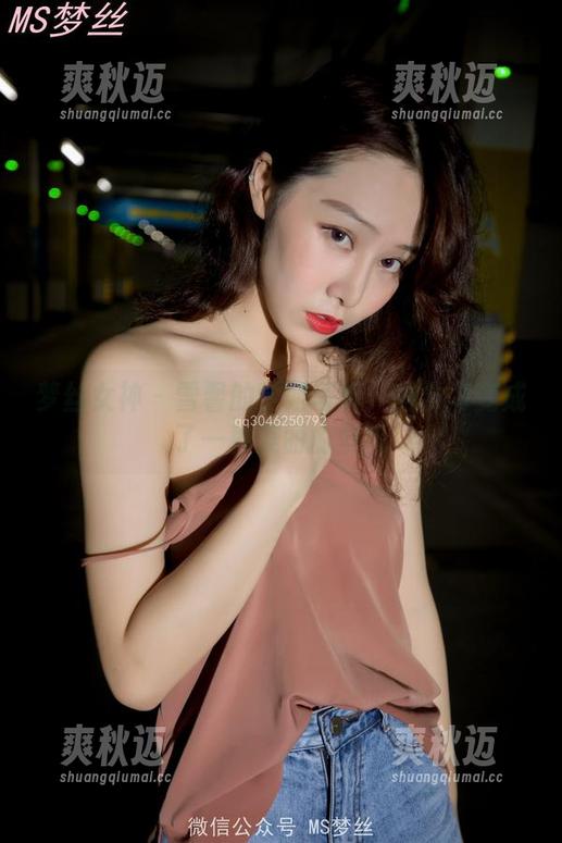 梦丝女神 - 雪馨的学姐写真：当学习变成了一种美丽的壁纸