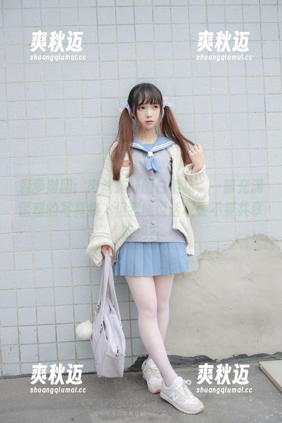 森萝财团：肉丝妹妹的白船袜，一部充满诱惑的写真集，但我能说话权要不要共享听见？