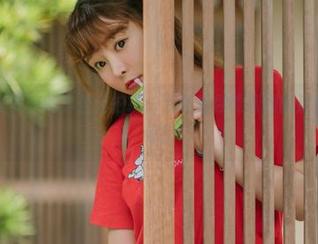 波萝社 – 夏美酱的办公室拍摄：下载后你能看到的那些洗手间小秘密
