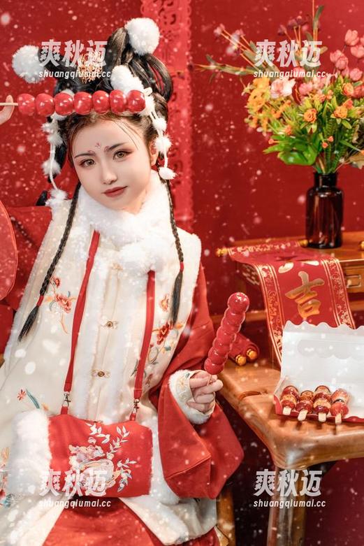 图片中的镂空，爆机少女喵小吉，果然是一种很少见的味道，特定制。