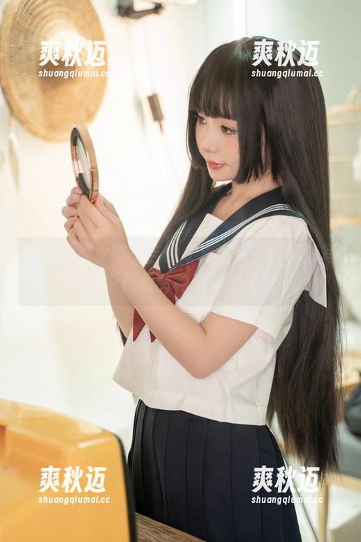 与爆机少女喵小吉的《清平乐》，高清写真中仿佛有种无声的对话