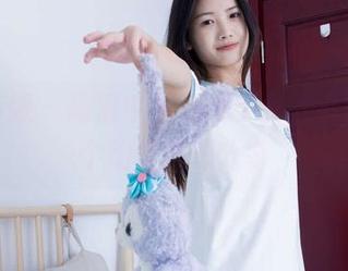 物恋传媒 – 高清中的运动少女，小晴的每个动作都想分享