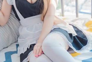 猫君君MaoJun打造的雷姆猫耳睡衣，原图中完全释放了cos的潇洒。