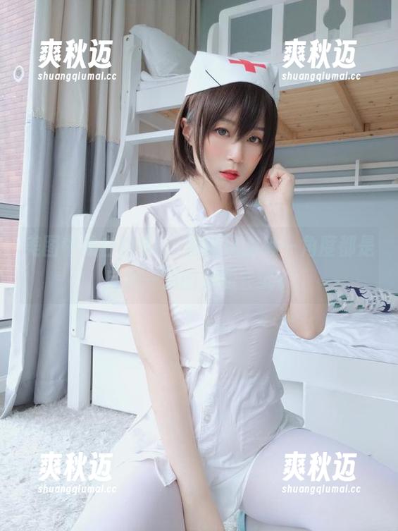 美图中的白银81，御姐风的每一角度都是自成一派的大胆尝试。