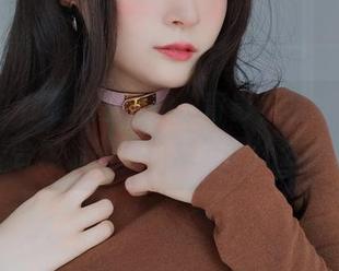 白银81在私拍里显露出背影，露背上衣真的太适合她，原图里焕发了什么新活力。