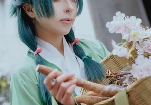 不错的私拍合集，矢量鱼的礼服佳代子，等会儿，我去找个镜子！